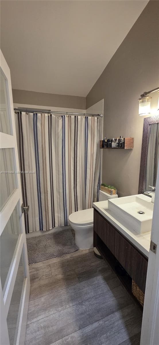 2nd Bathroom