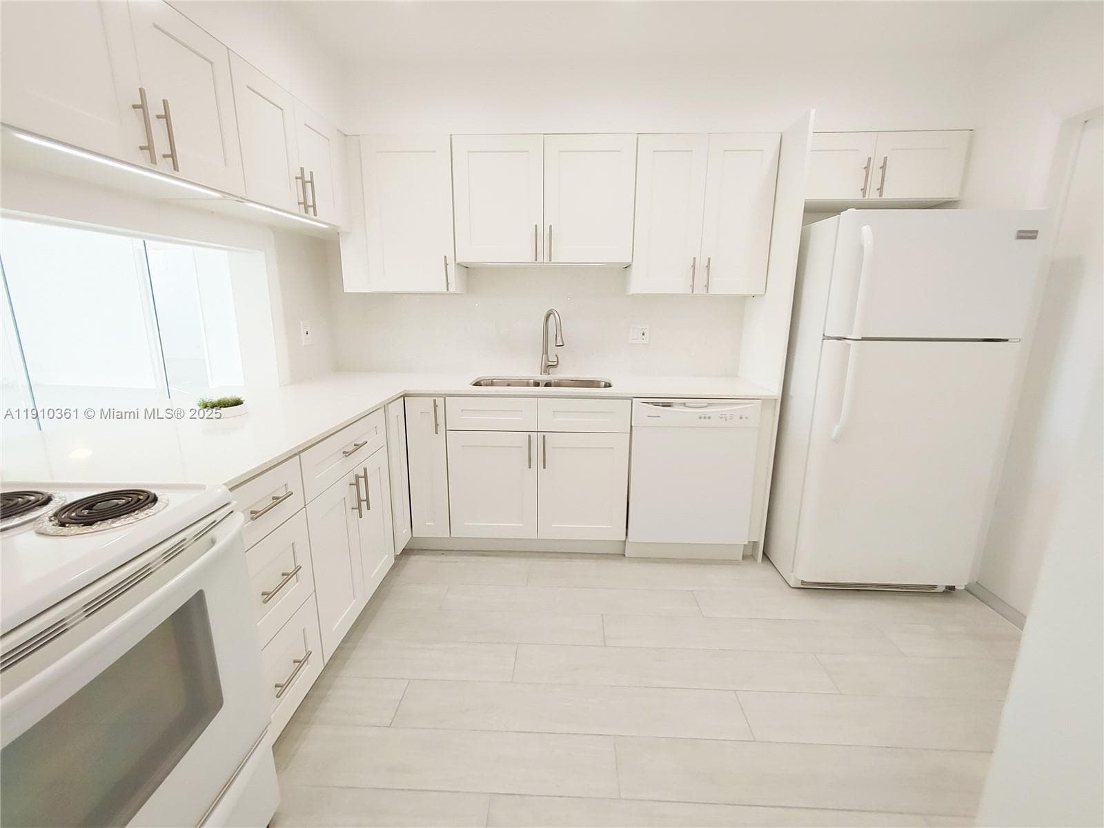 FIRST GULFSTREAM GARDEN · #307C in Hallandale Beach - Photo 15