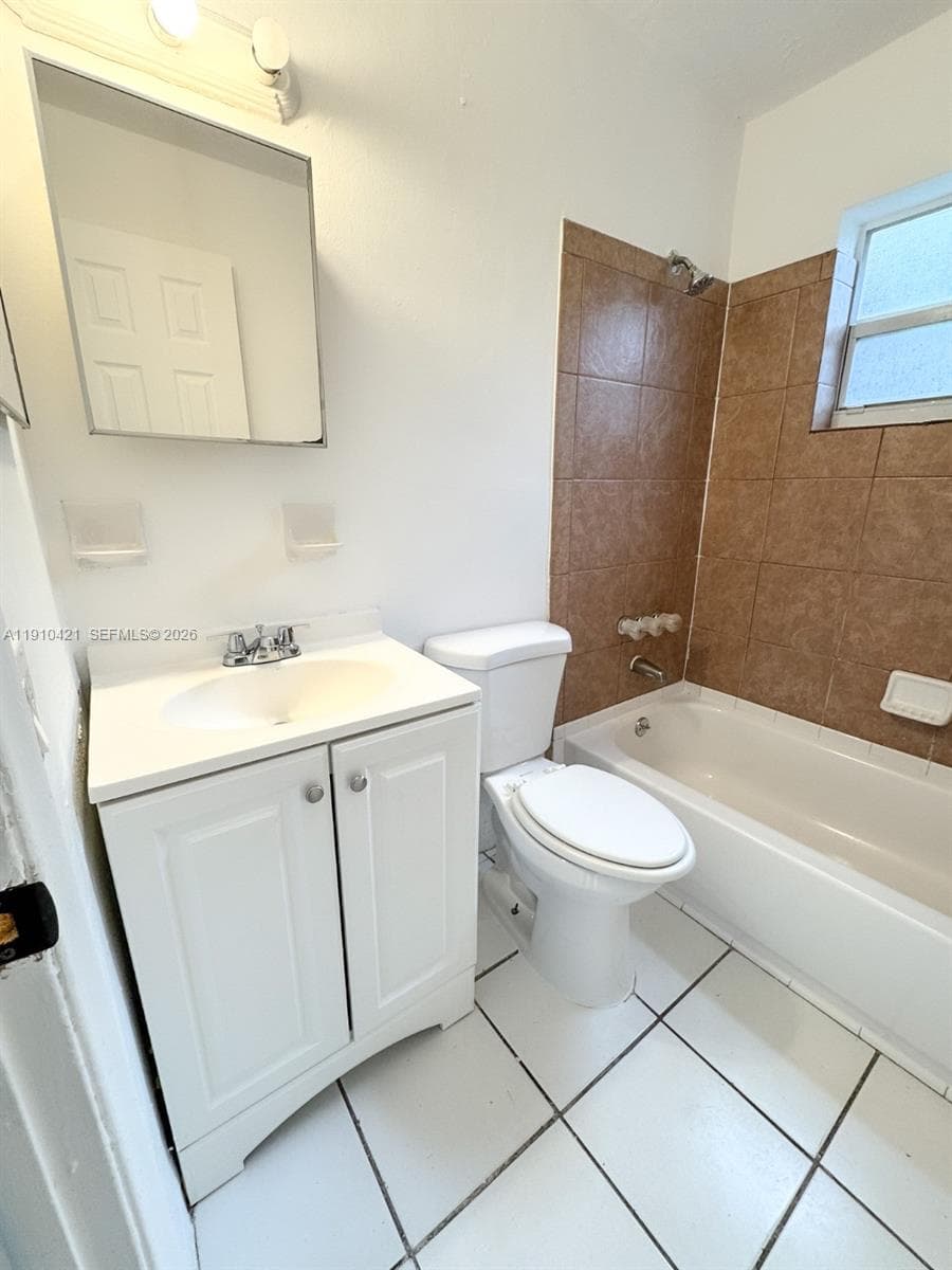 2840 NW 15th Ct #2 photo 7