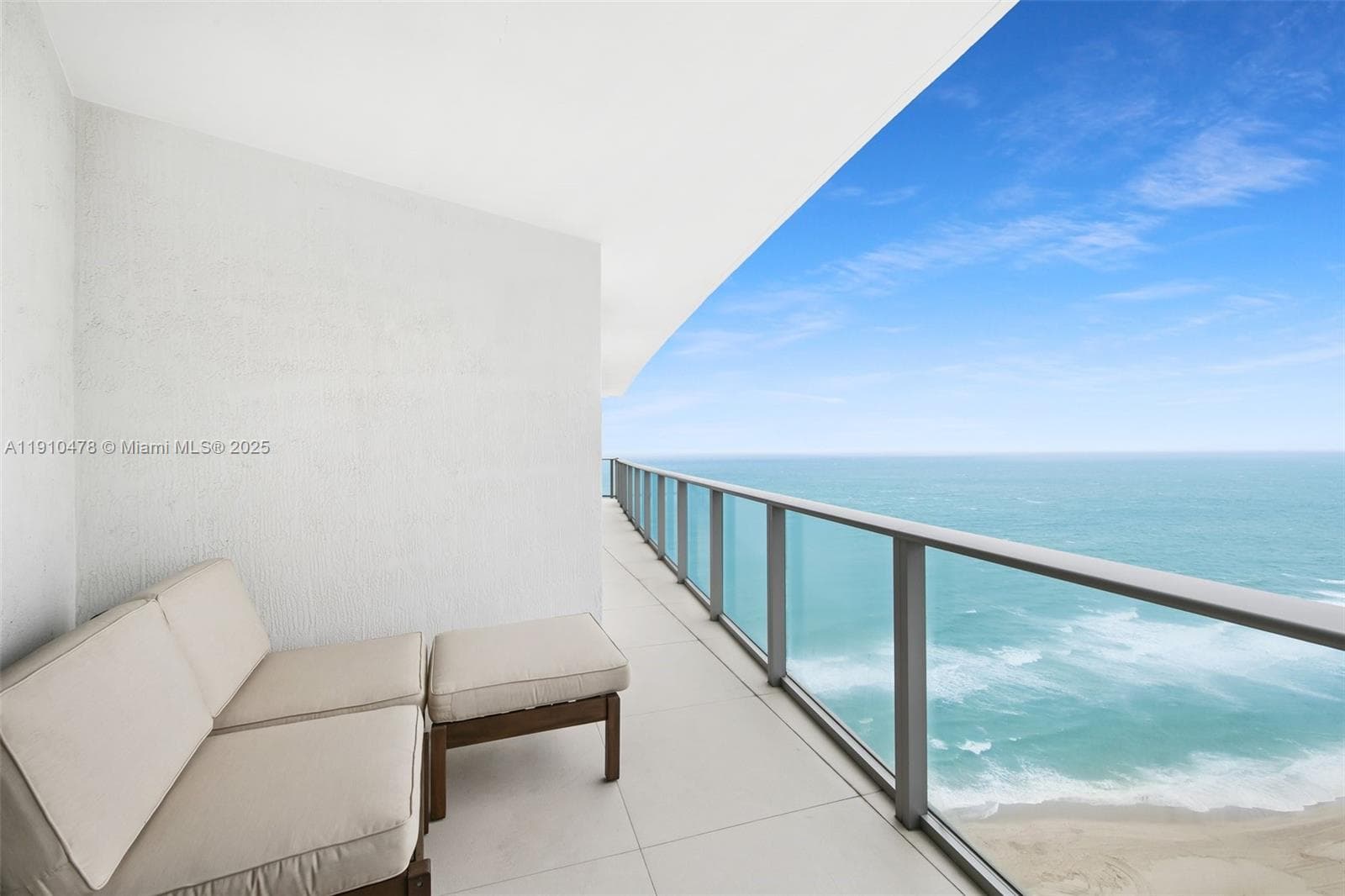 Hyde Beach House · #3001 in Hollywood - Photo 4