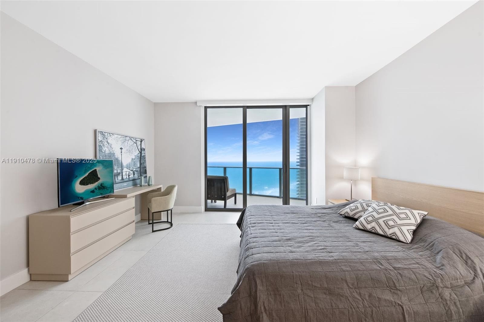 Hyde Beach House · #3001 in Hollywood - Photo 8