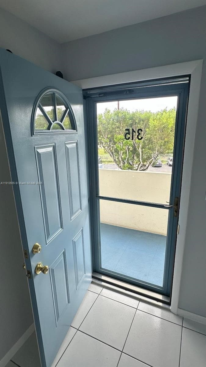 ROLLING GREEN CONDO A · #A315 in Miami - Photo 3