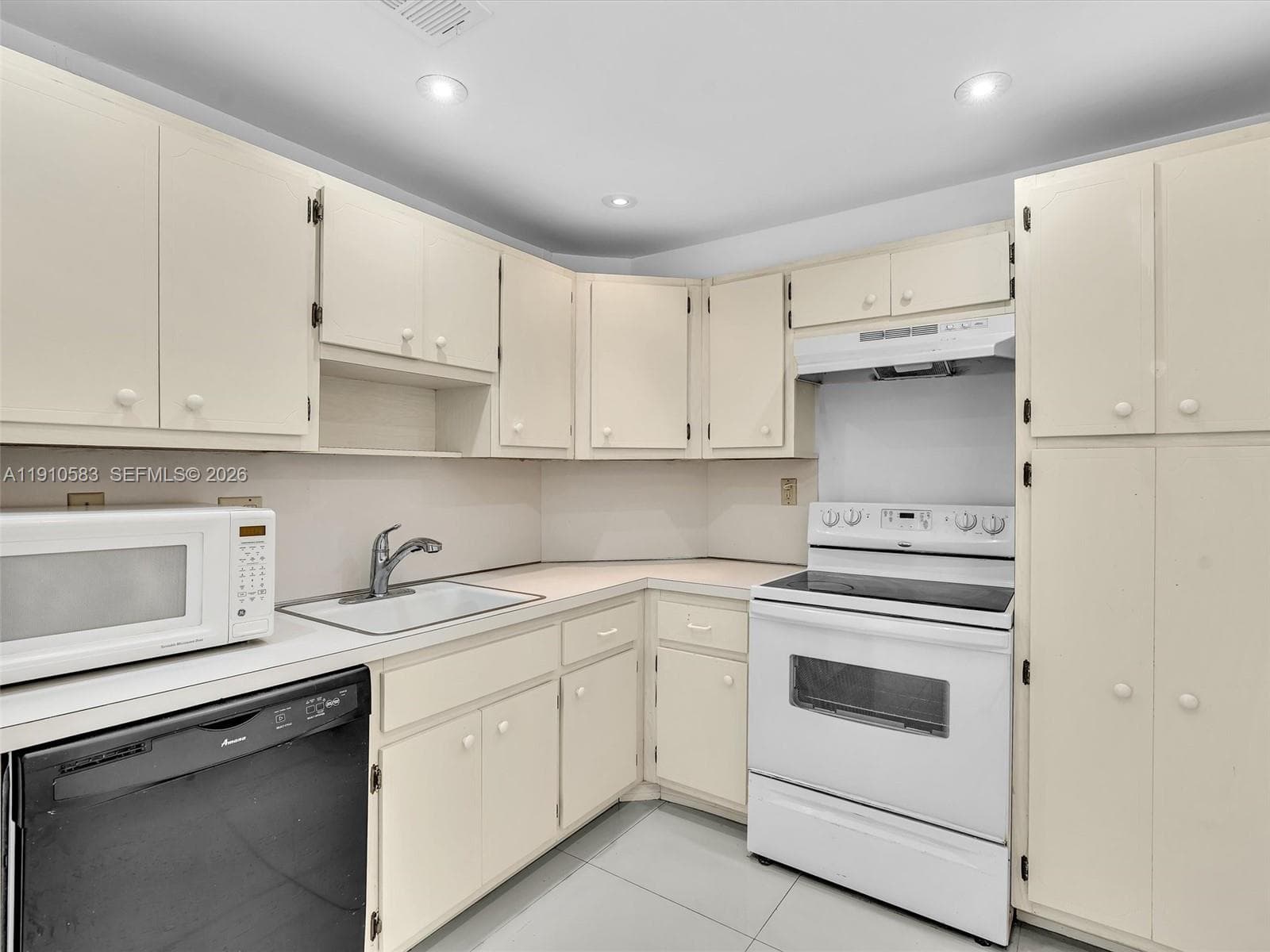 ARLEN HOUSE CONDO · #902 in Sunny Isles Beach - Photo 37