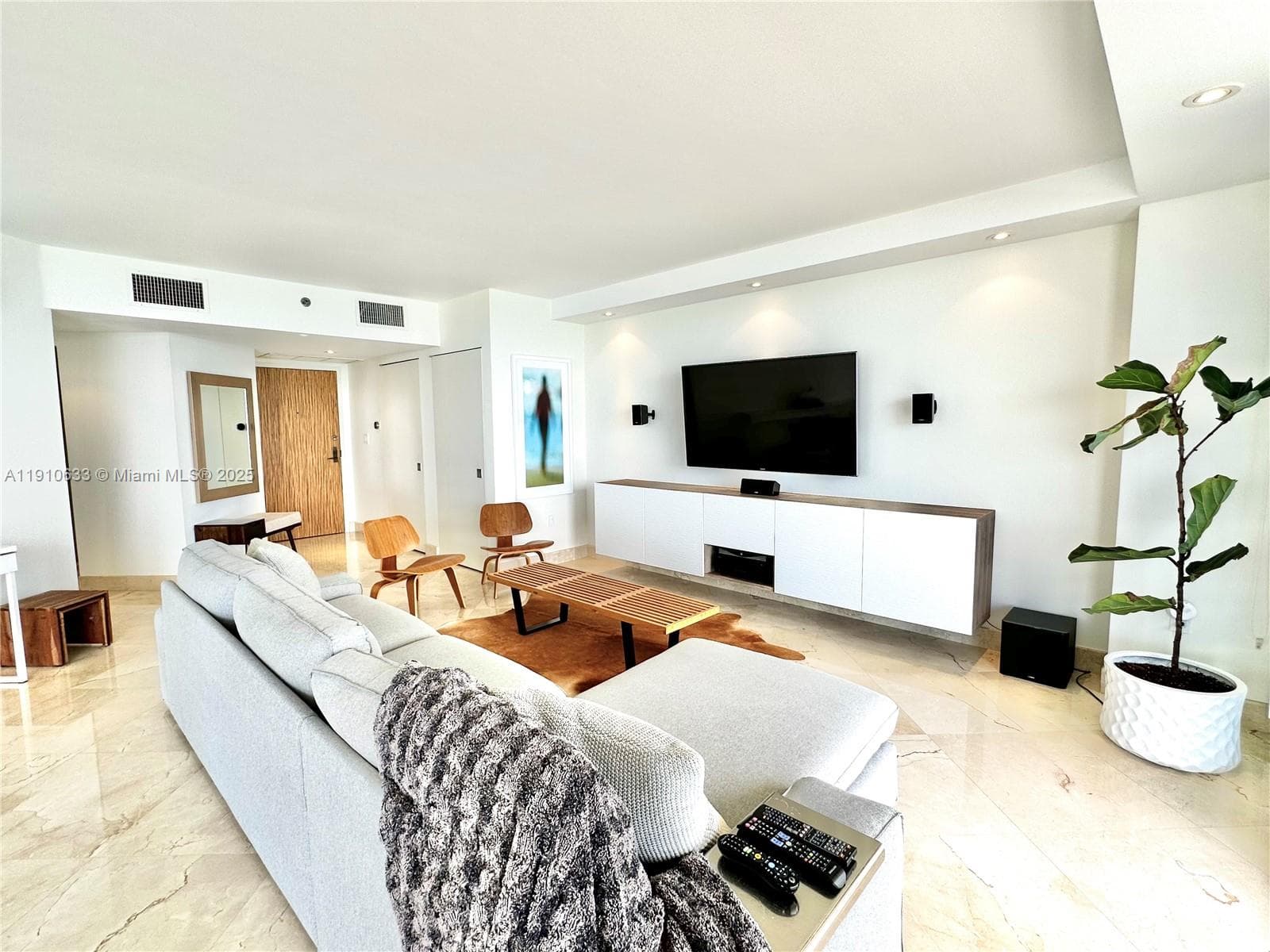 ST TROPEZ OCEAN CONDO · #11-A in Miami Beach - Photo 5