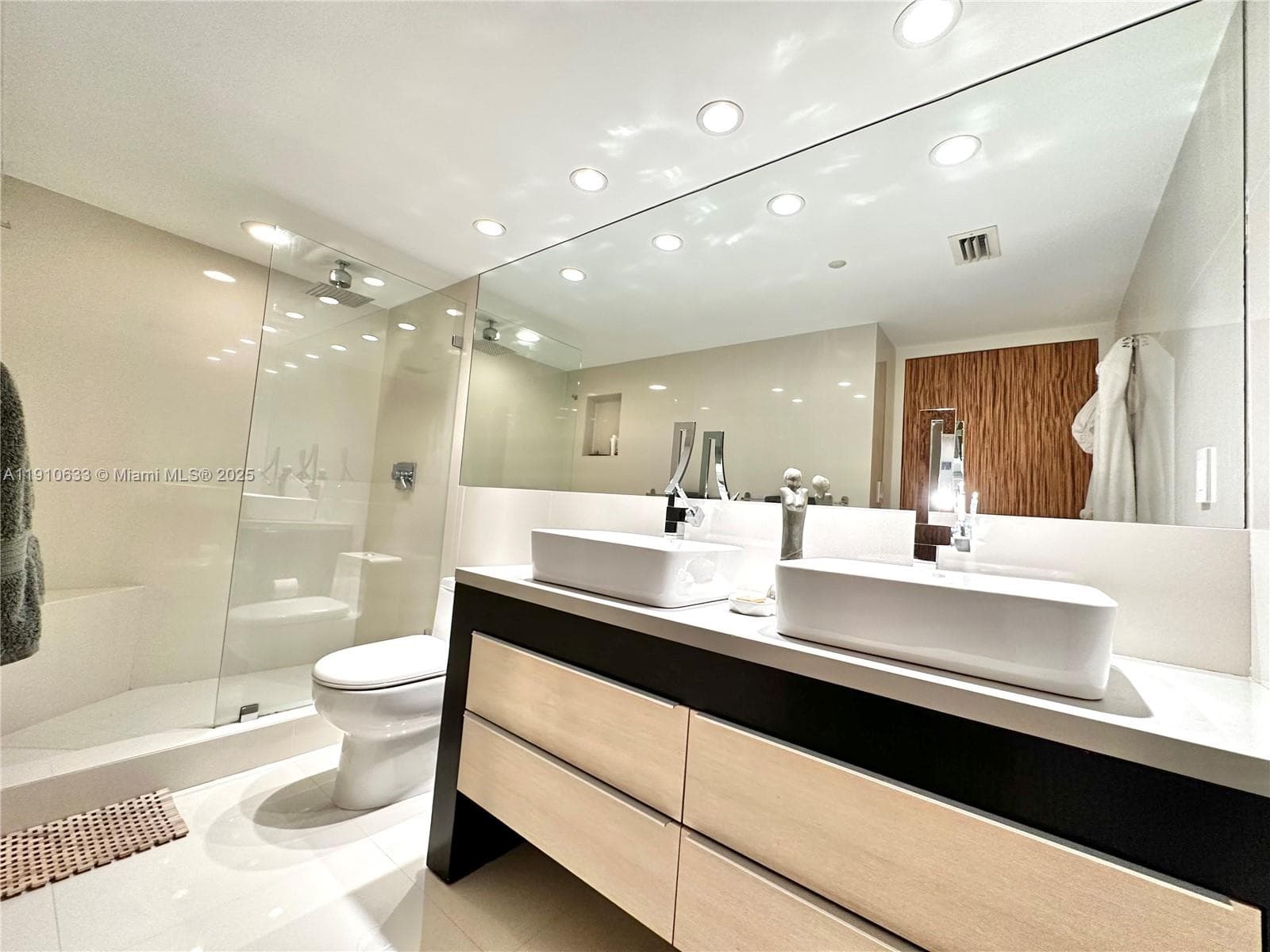 ST TROPEZ OCEAN CONDO · #11-A in Miami Beach - Photo 20