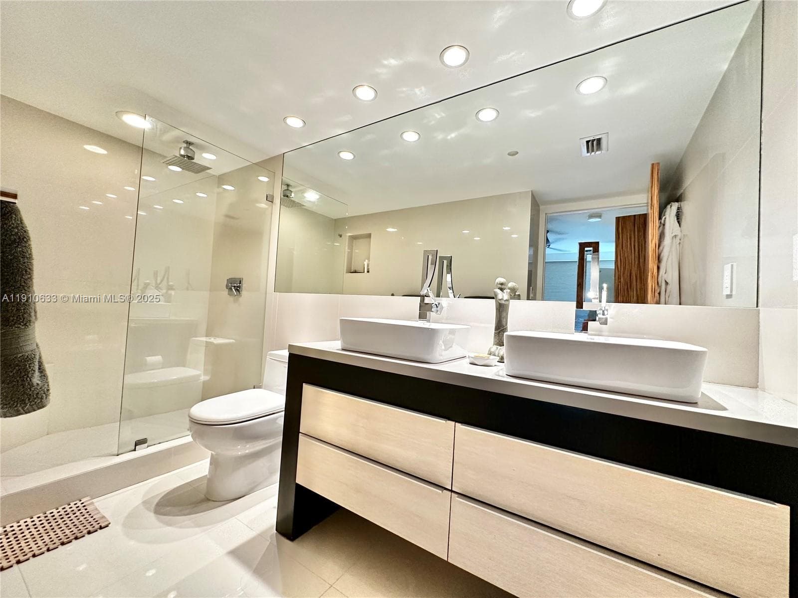 ST TROPEZ OCEAN CONDO · #11-A in Miami Beach - Photo 14