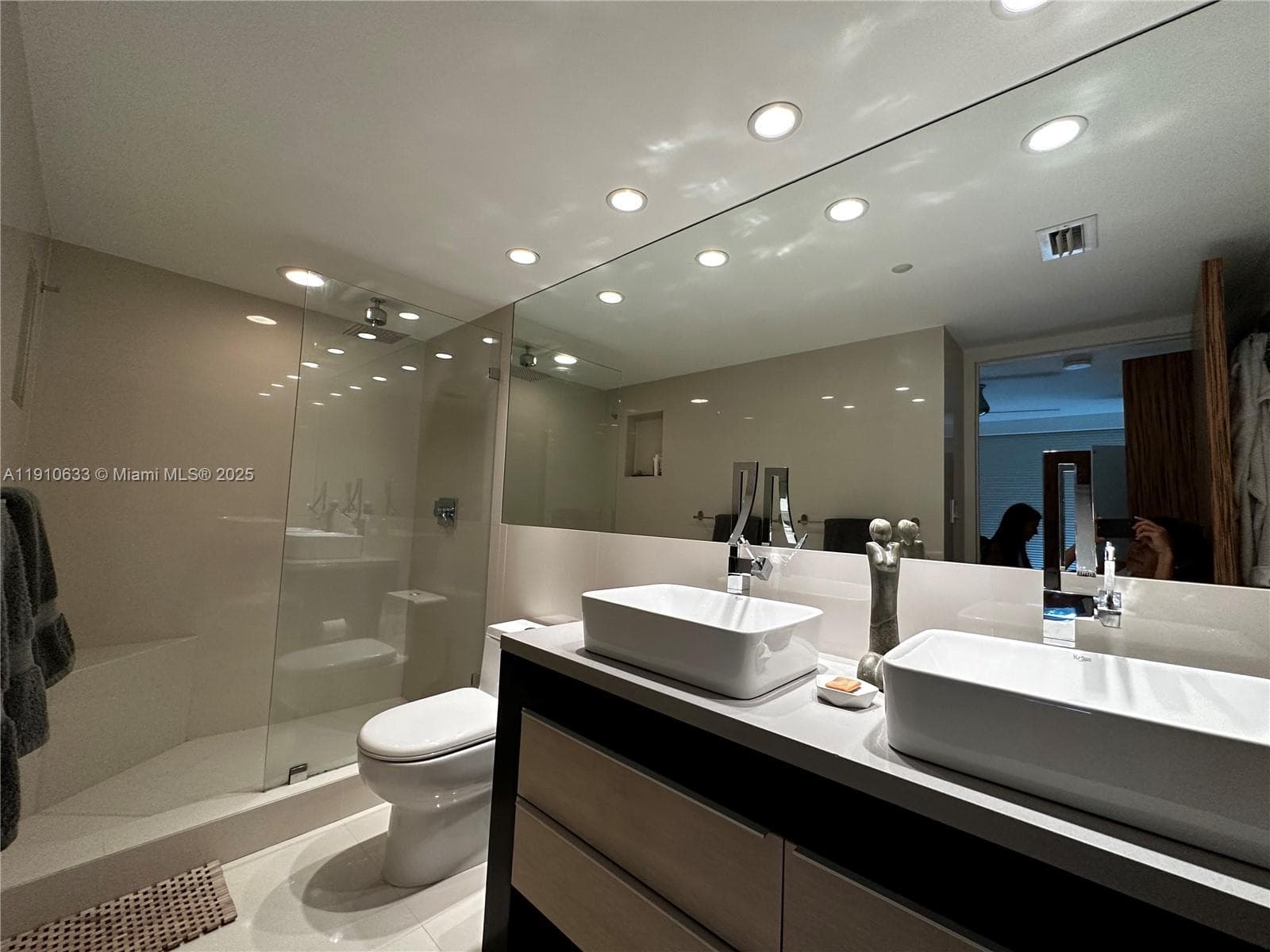 ST TROPEZ OCEAN CONDO · #11-A in Miami Beach - Photo 15