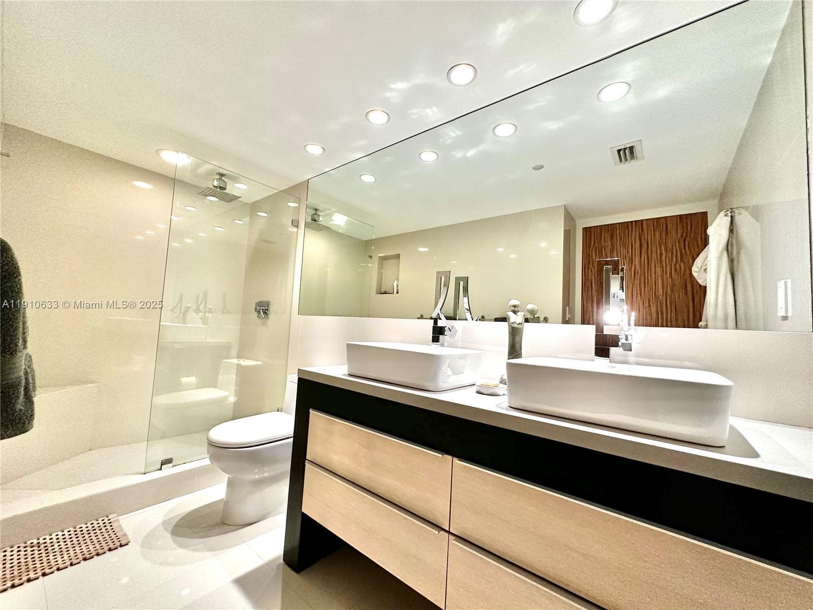 ST TROPEZ OCEAN CONDO · #11-A in Miami Beach - Photo 19