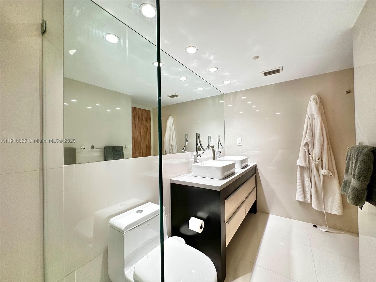 ST TROPEZ OCEAN CONDO · #11-A in Miami Beach - Photo 21