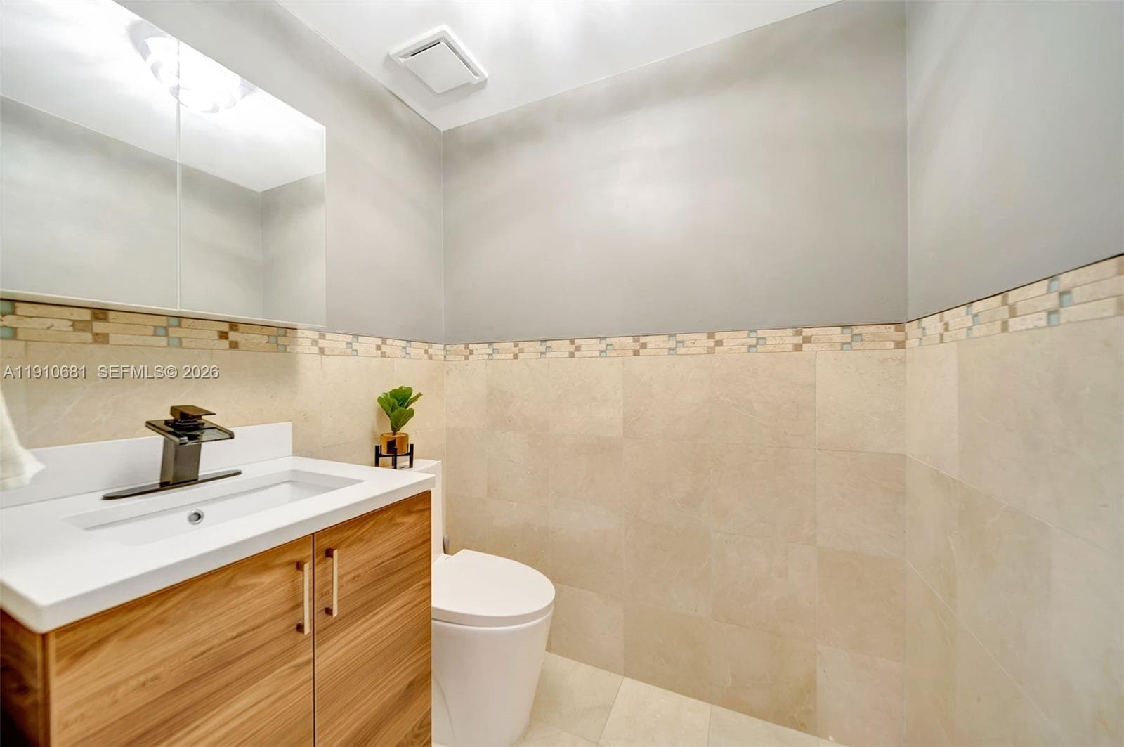 1/2 Bath