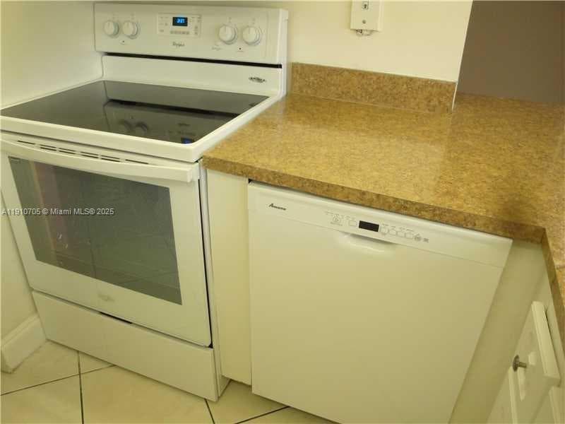 Plaza Of Americas Condo · #104 in Sunny Isles Beach - Photo 13