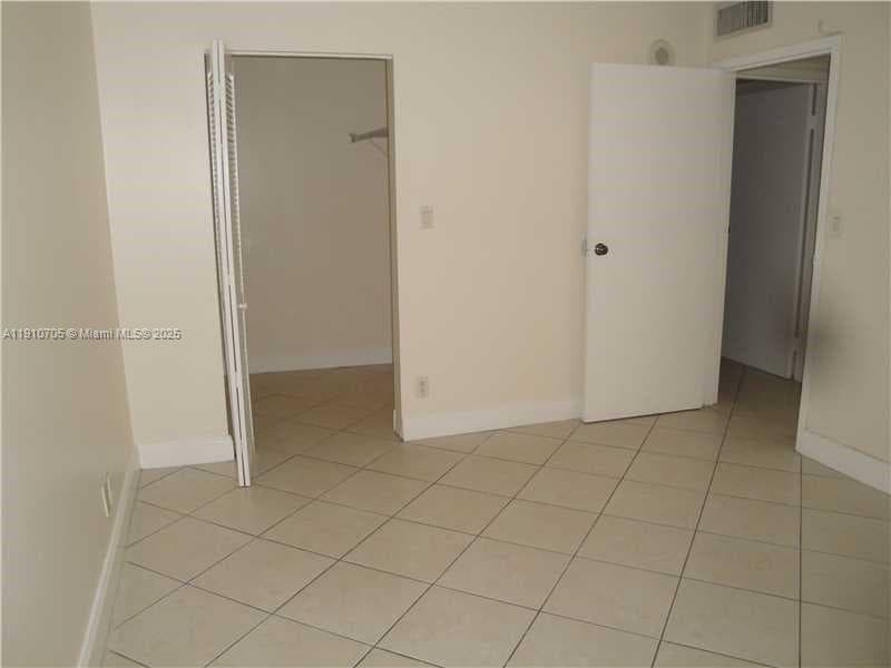 Plaza Of Americas Condo · #104 in Sunny Isles Beach - Photo 7