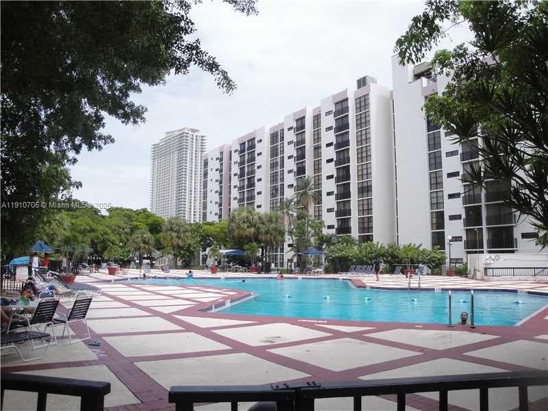 Plaza Of Americas Condo · #104 in Sunny Isles Beach - Photo 15