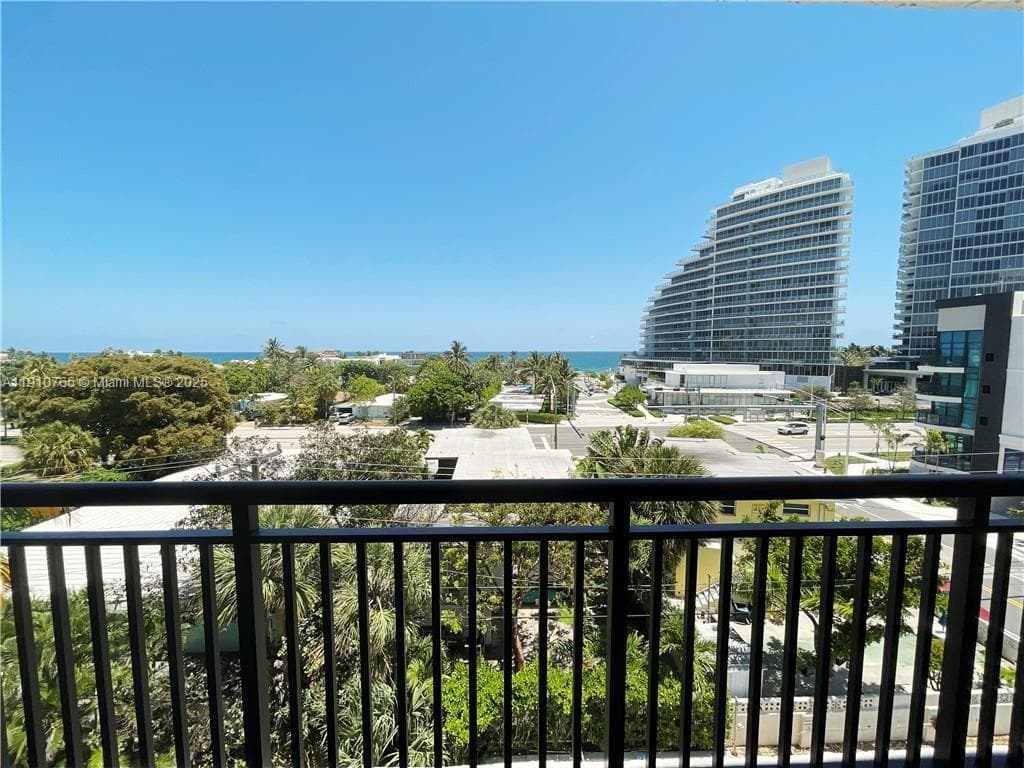 EVERGLADES CLUB CONDO · #606 in Fort Lauderdale - Photo 2