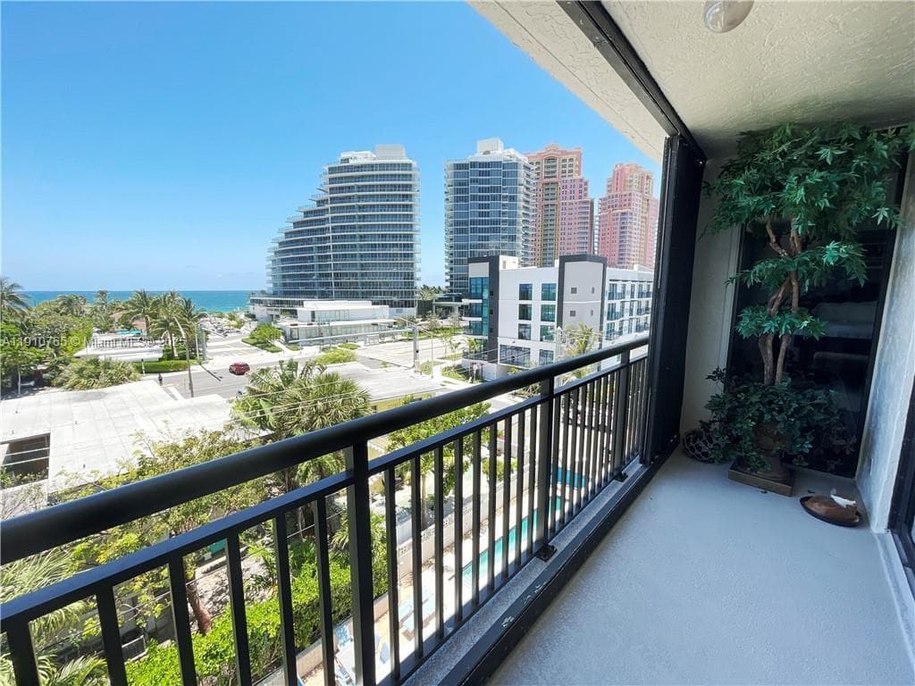 EVERGLADES CLUB CONDO · #606 in Fort Lauderdale - Photo 3