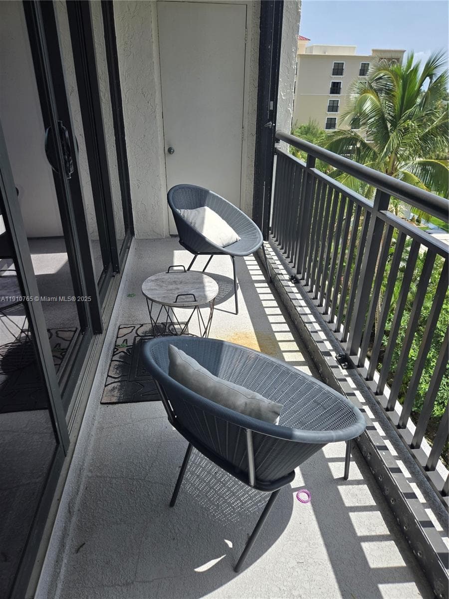 EVERGLADES CLUB CONDO · #606 in Fort Lauderdale - Photo 5