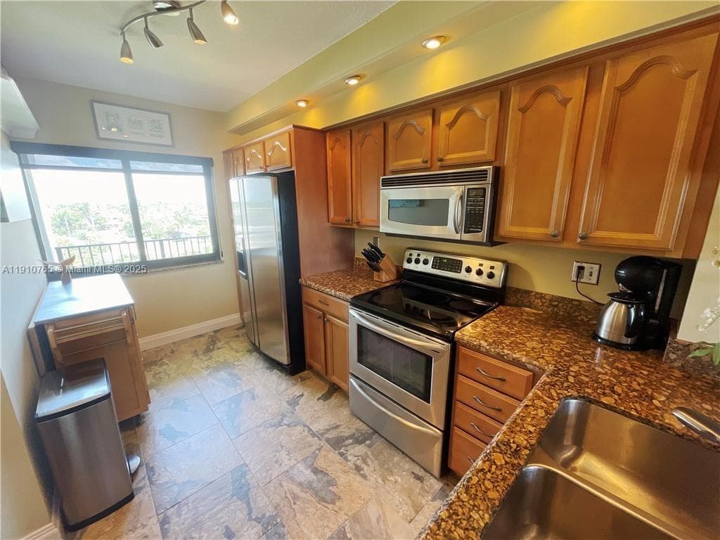 EVERGLADES CLUB CONDO · #606 in Fort Lauderdale - Photo 9