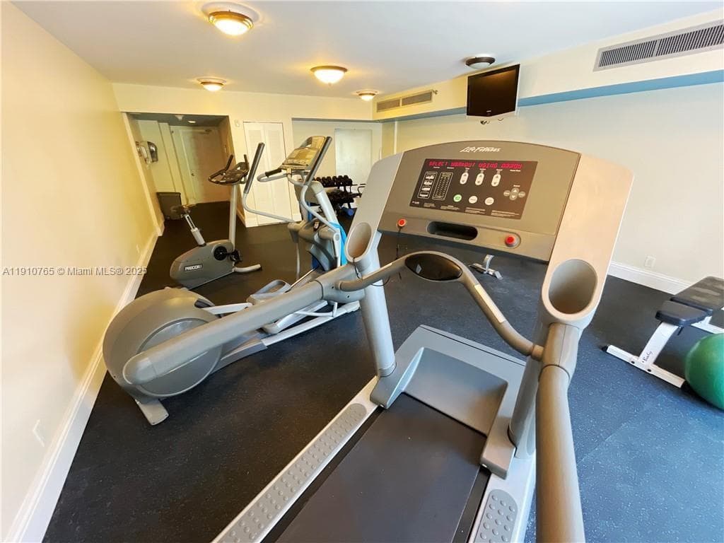 EVERGLADES CLUB CONDO · #606 in Fort Lauderdale - Photo 18