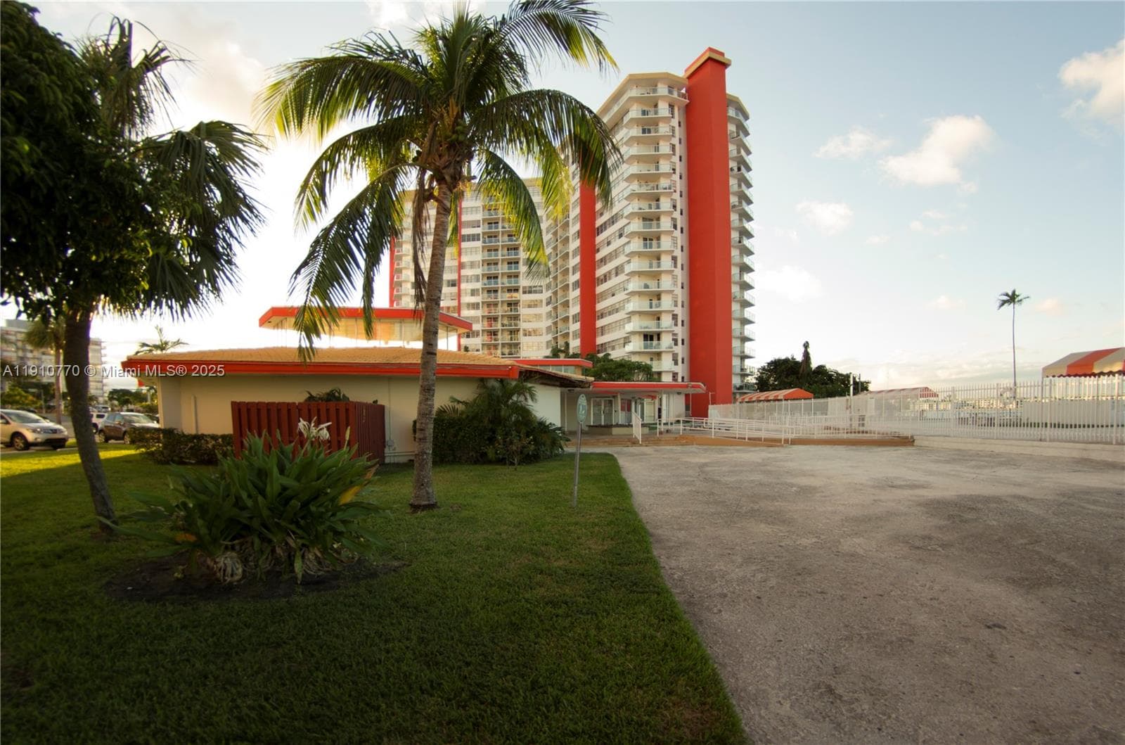 BUCKLEY TOWERS CONDO · #1726W in Miami - Photo 57