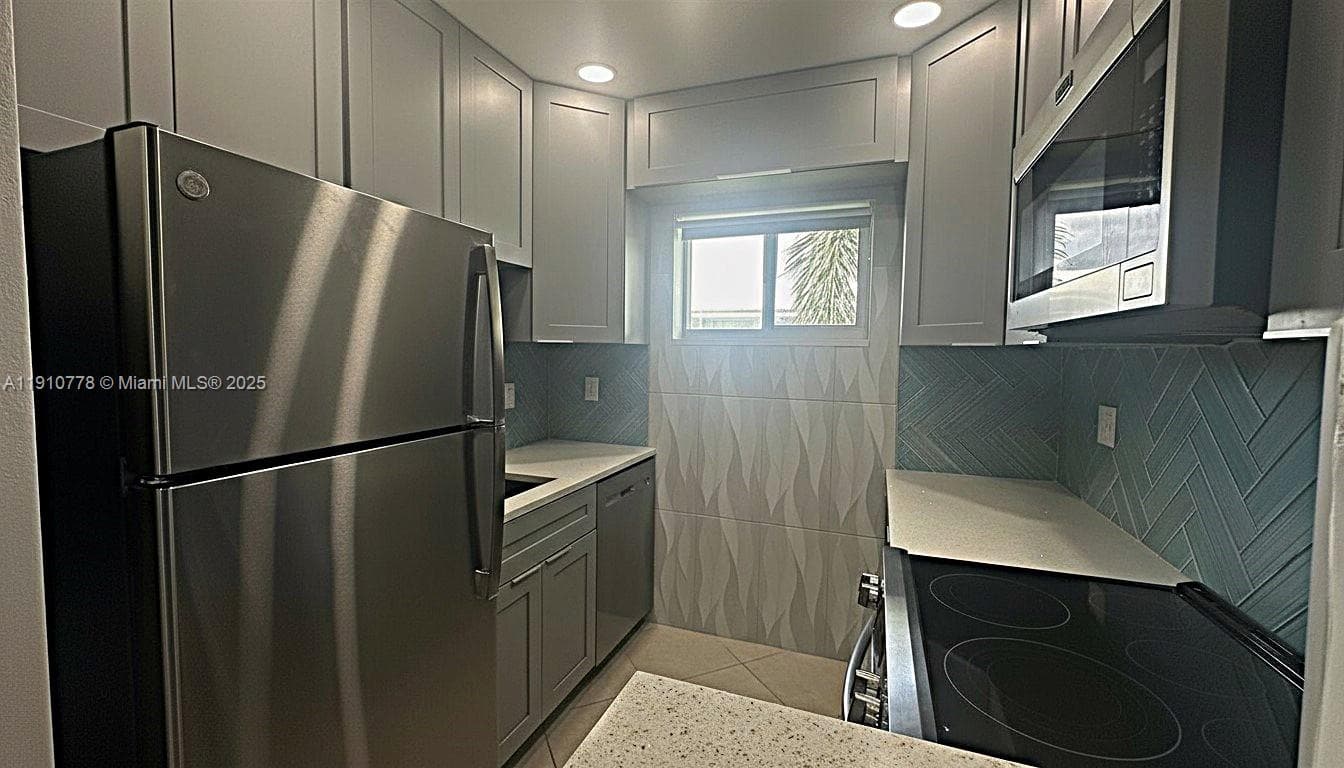 MONTCLAIR GARDENS CONDO · #A30 in Fort Lauderdale - Photo 7