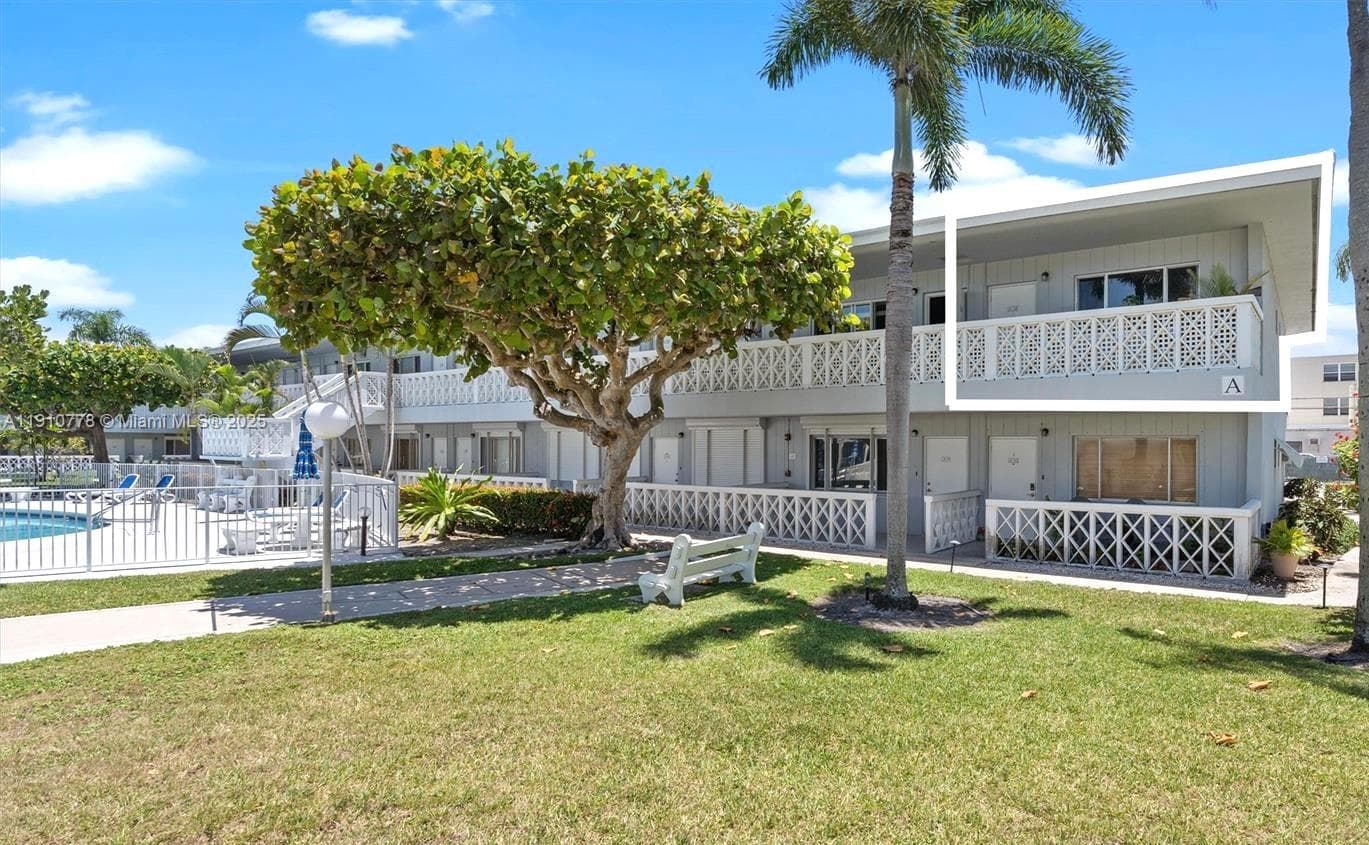 MONTCLAIR GARDENS CONDO · #A30 in Fort Lauderdale - Photo 1
