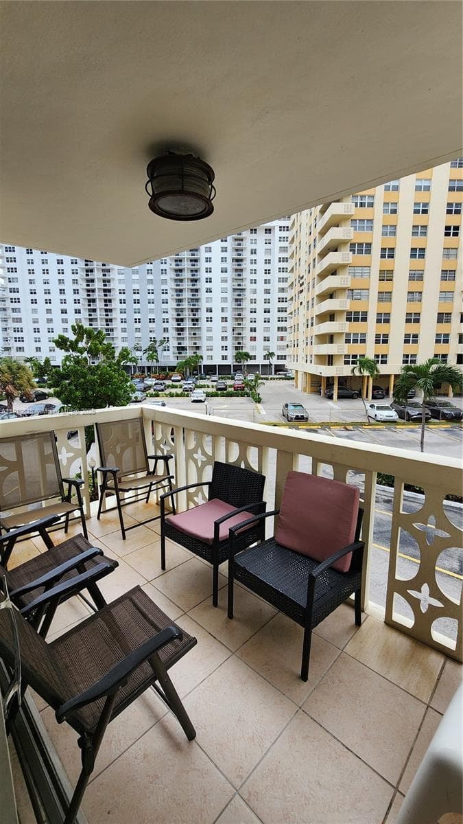 IMPERIAL TOWERS CONDO · #209 in Hallandale Beach - Photo 22