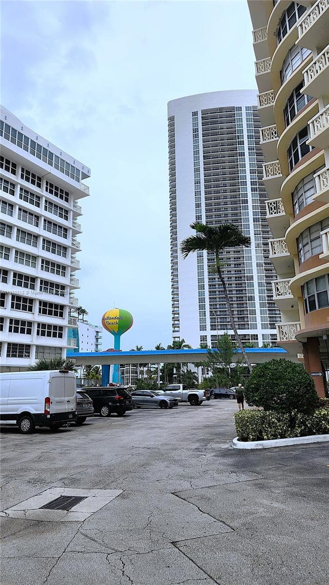 IMPERIAL TOWERS CONDO · #209 in Hallandale Beach - Photo 34