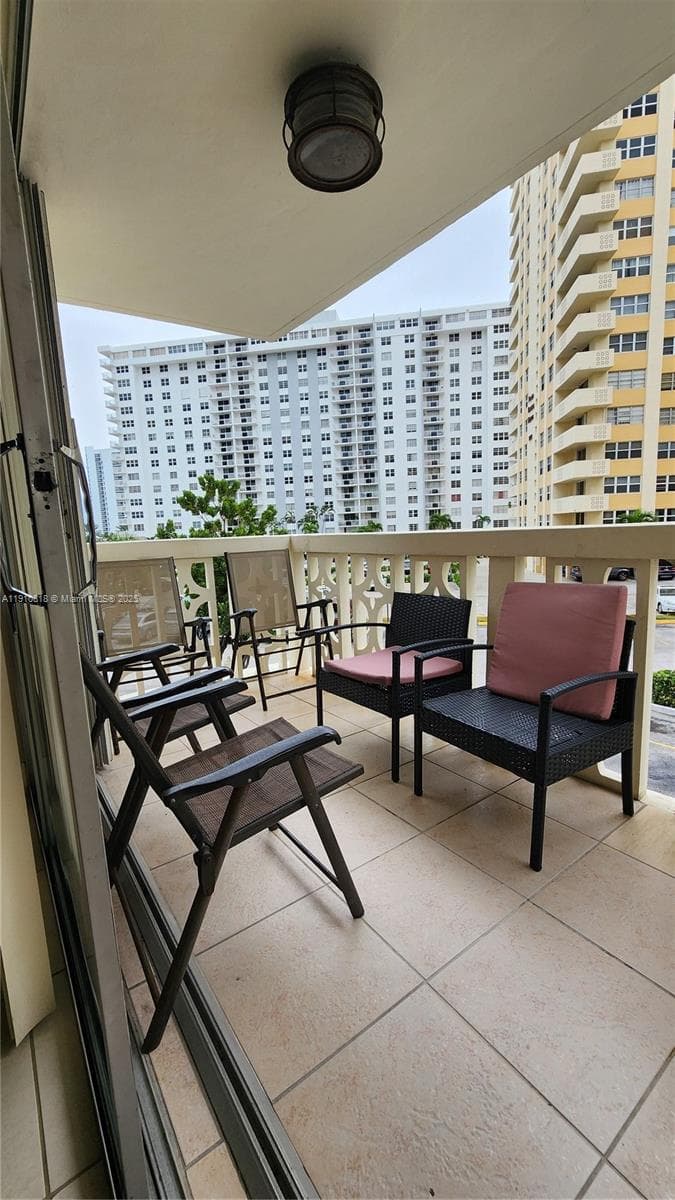 IMPERIAL TOWERS CONDO · #209 in Hallandale Beach - Photo 19