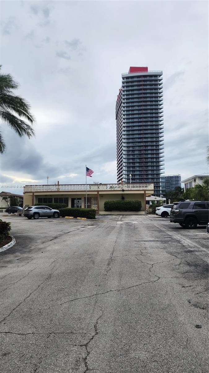 IMPERIAL TOWERS CONDO · #209 in Hallandale Beach - Photo 35