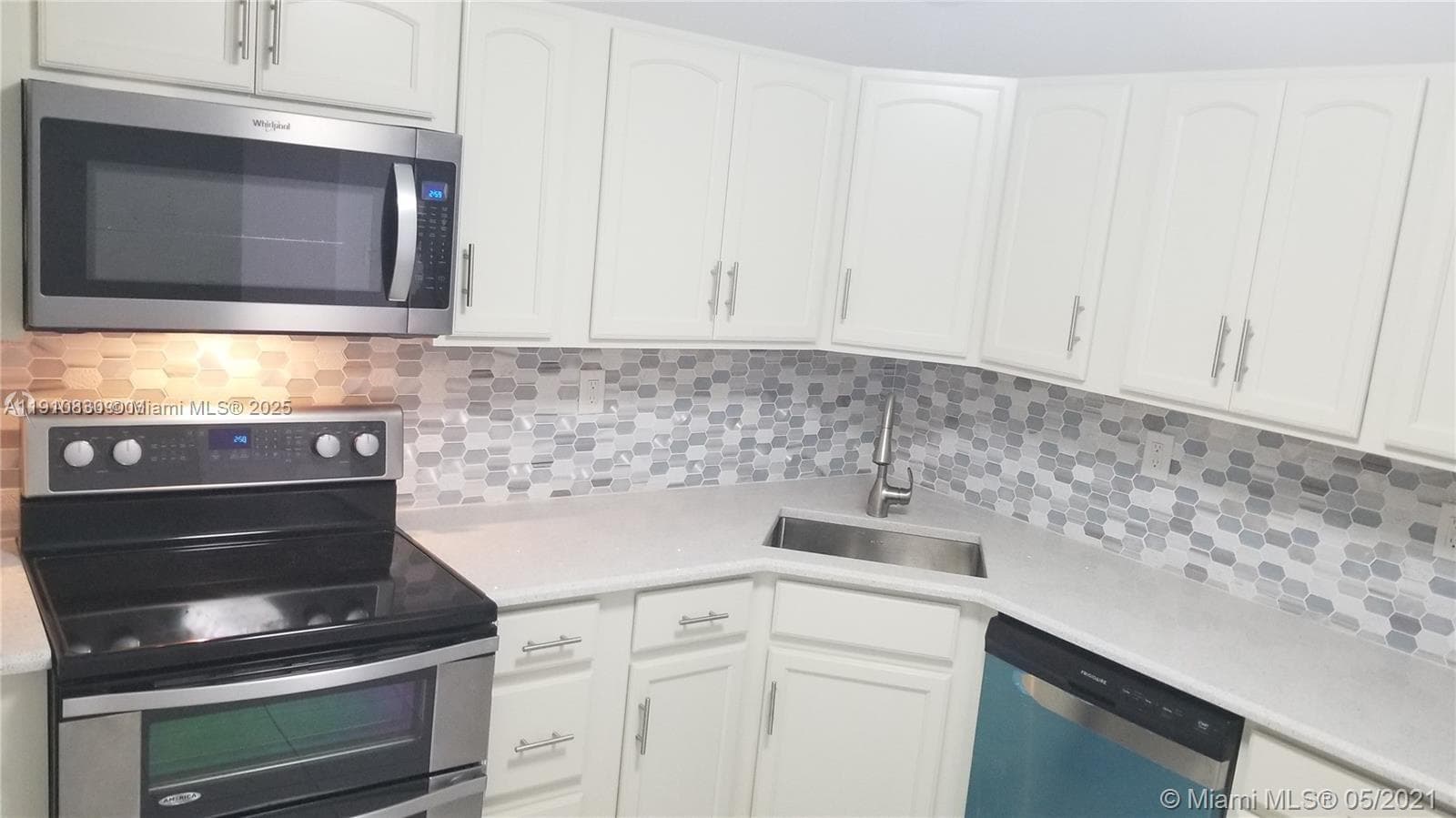 COMMODORE PLAZA CONDO · #608 in Aventura - Photo 4