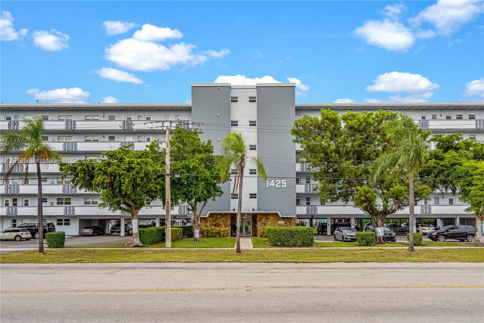 FAIRWAYS ROYALE CONDO · #409 in Hallandale Beach - Photo 2