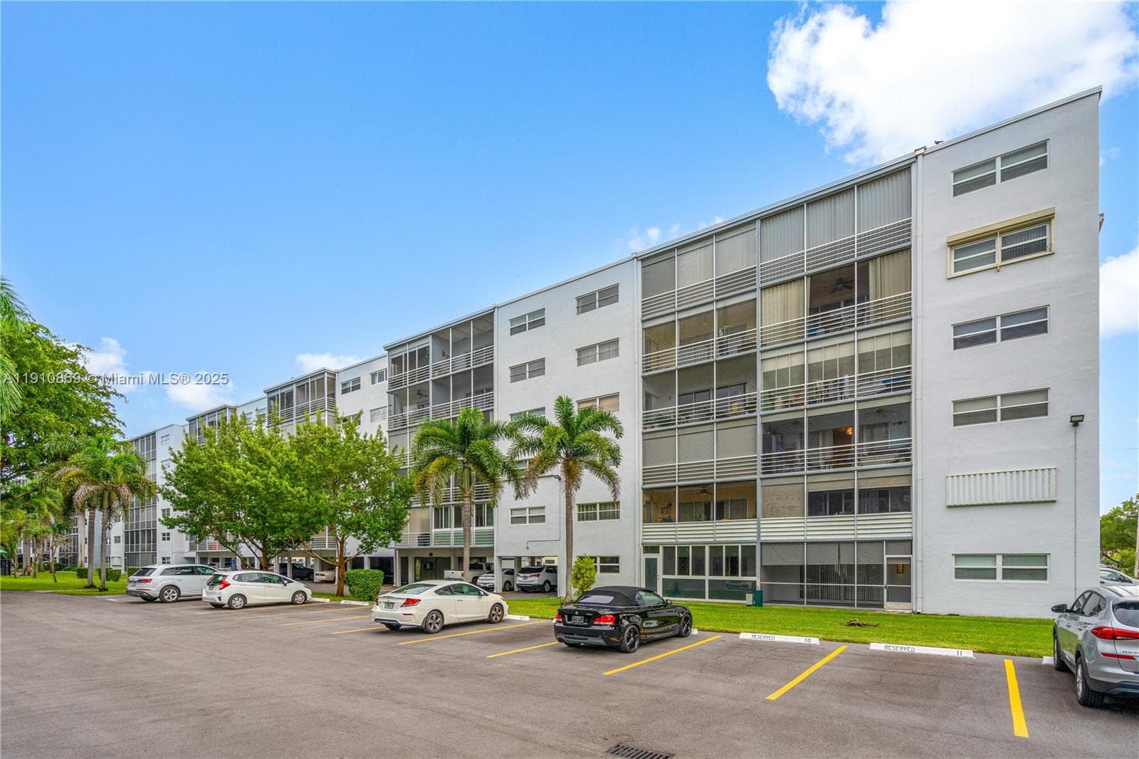 FAIRWAYS ROYALE CONDO · #409 in Hallandale Beach - Photo 1