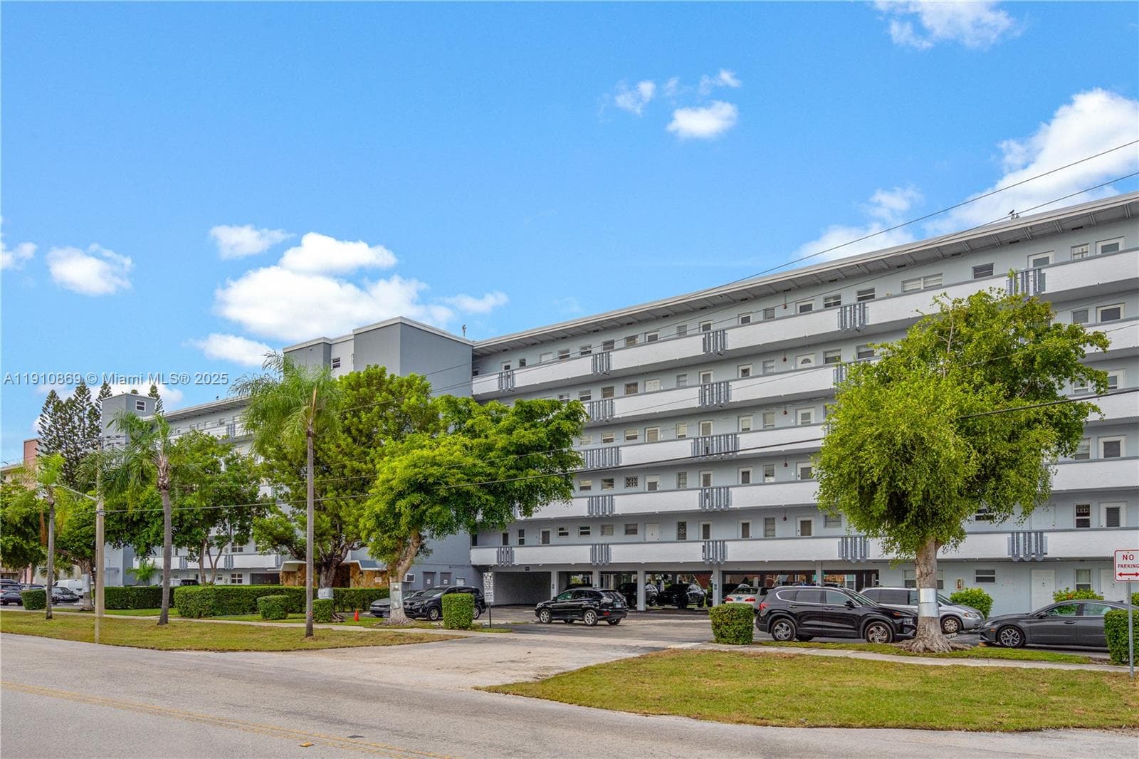 FAIRWAYS ROYALE CONDO · #409 in Hallandale Beach - Photo 30