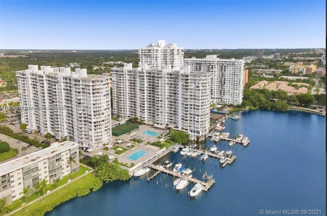 DEL PRADO MARINA · #1402 in Aventura - Photo 2