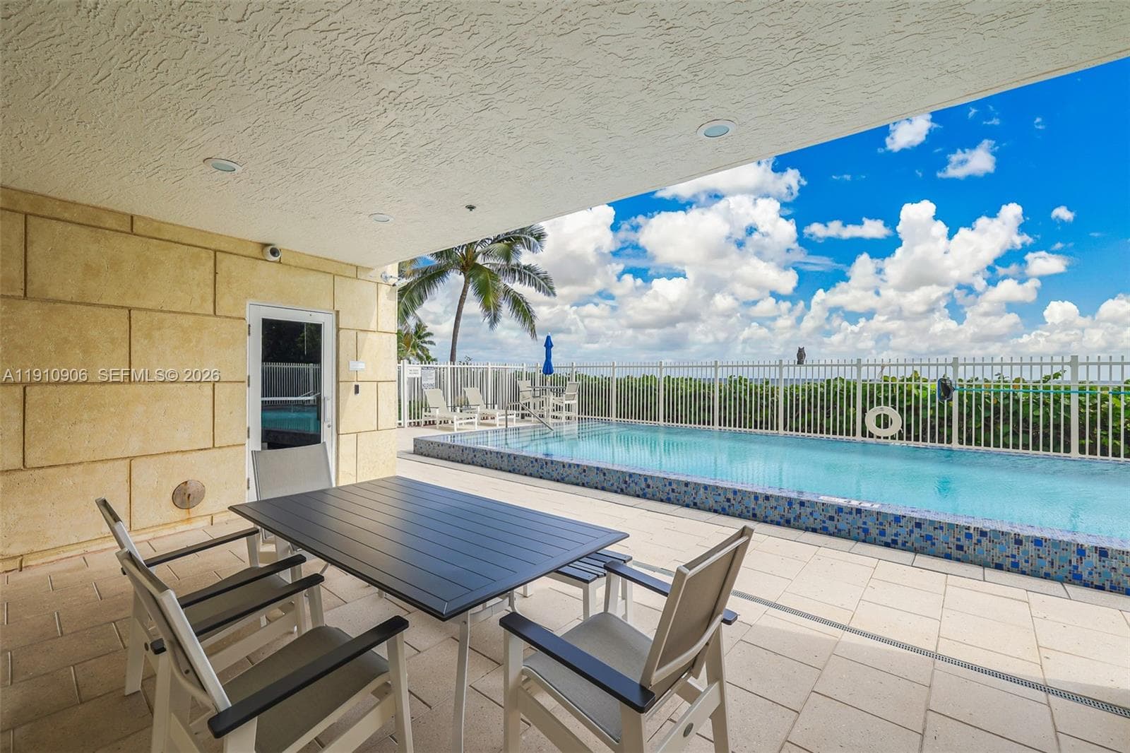 LUNA · #1001 in Pompano Beach - Photo 32
