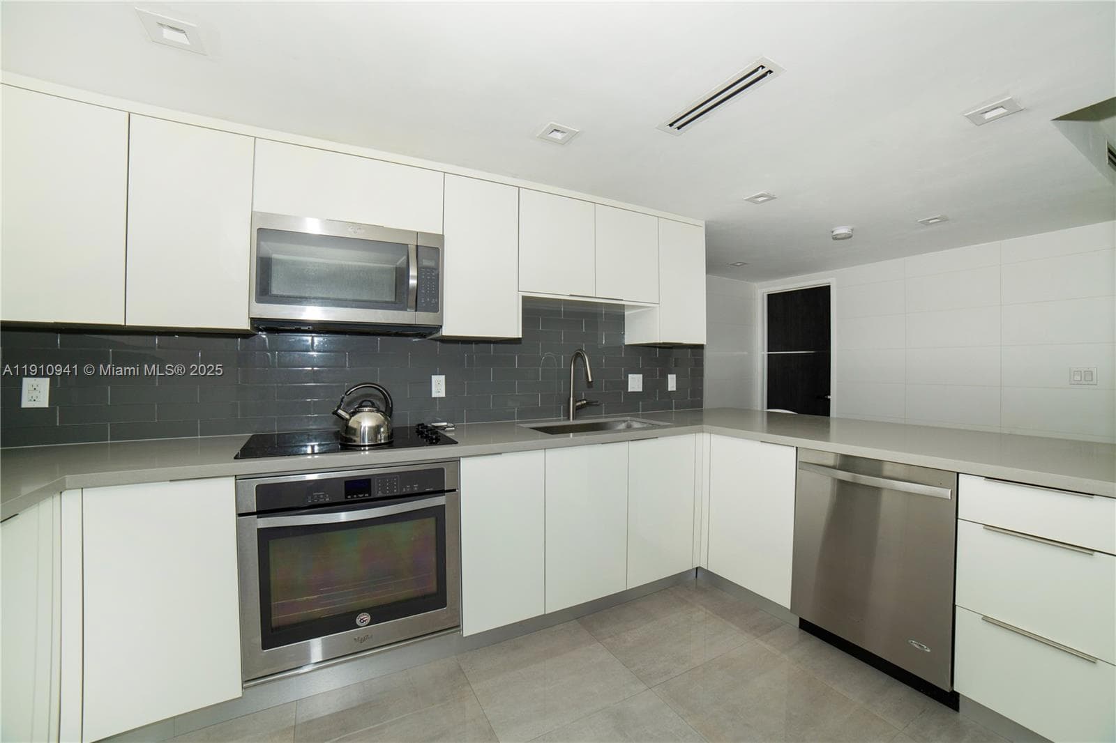 ARLEN HOUSE EAST CONDO · #325 in Sunny Isles Beach - Photo 6