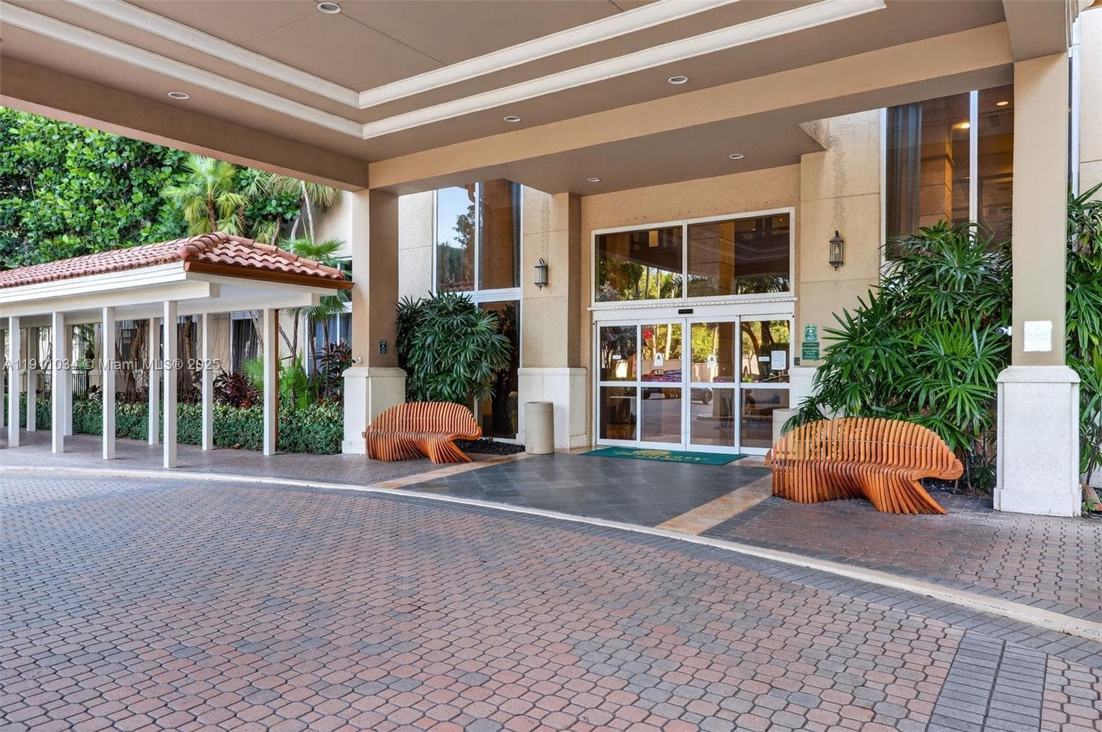 TURNBERRY ON THE GREEN CO · #313 in Aventura - Photo 7