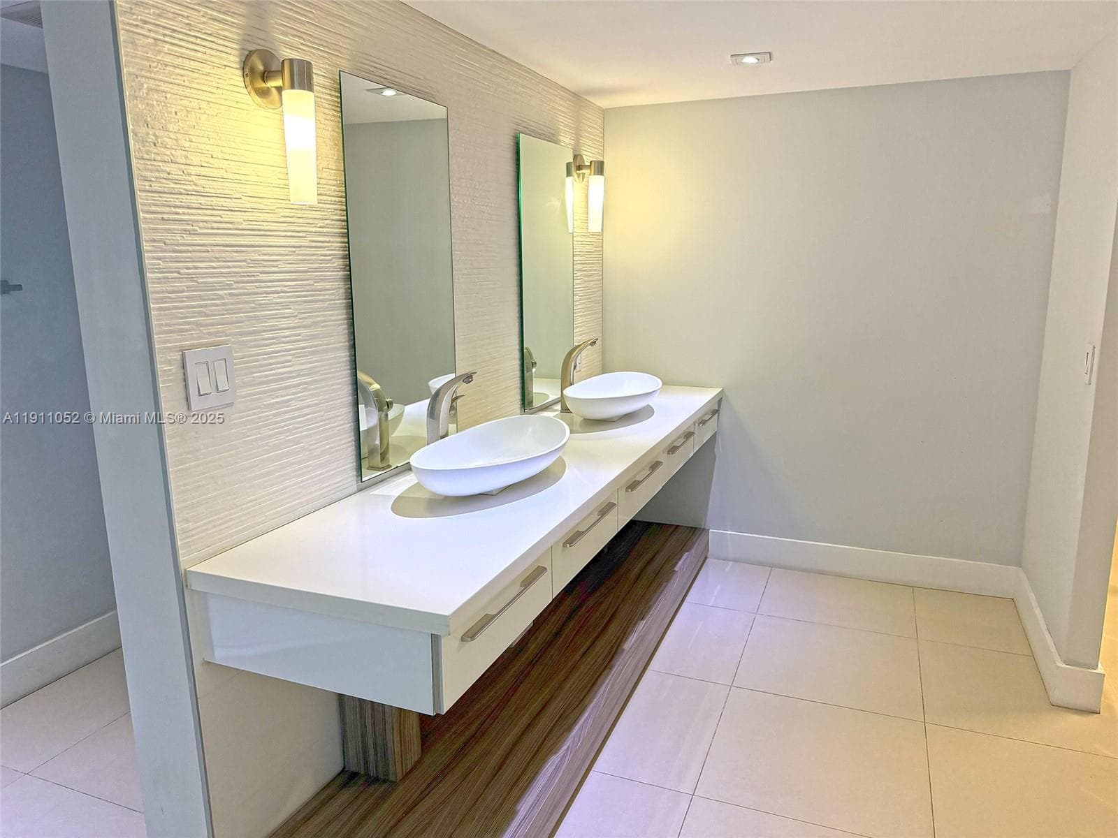 Azure Lake Condo · #228 in Miami - Photo 17