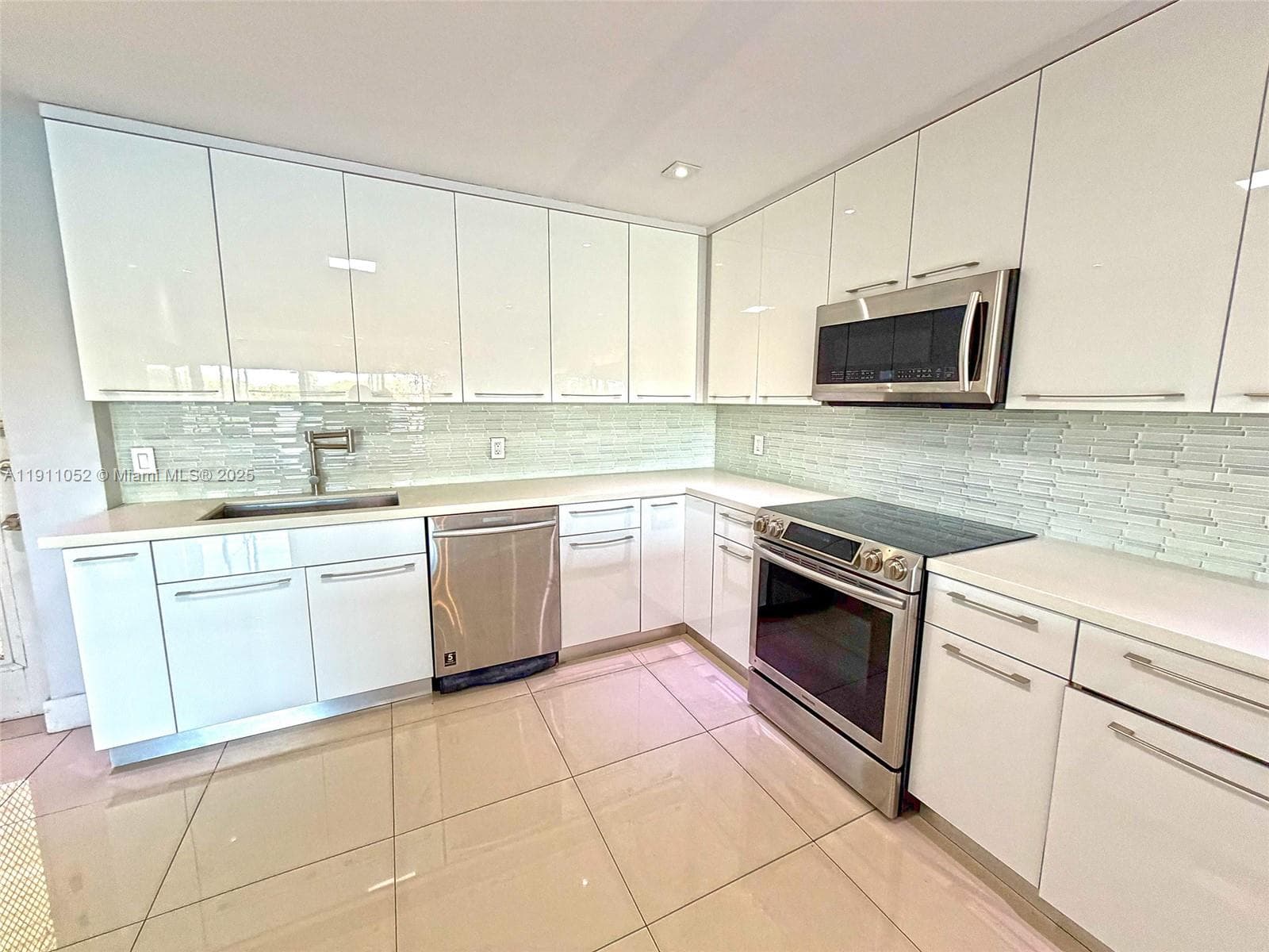 Azure Lake Condo · #228 in Miami - Photo 7