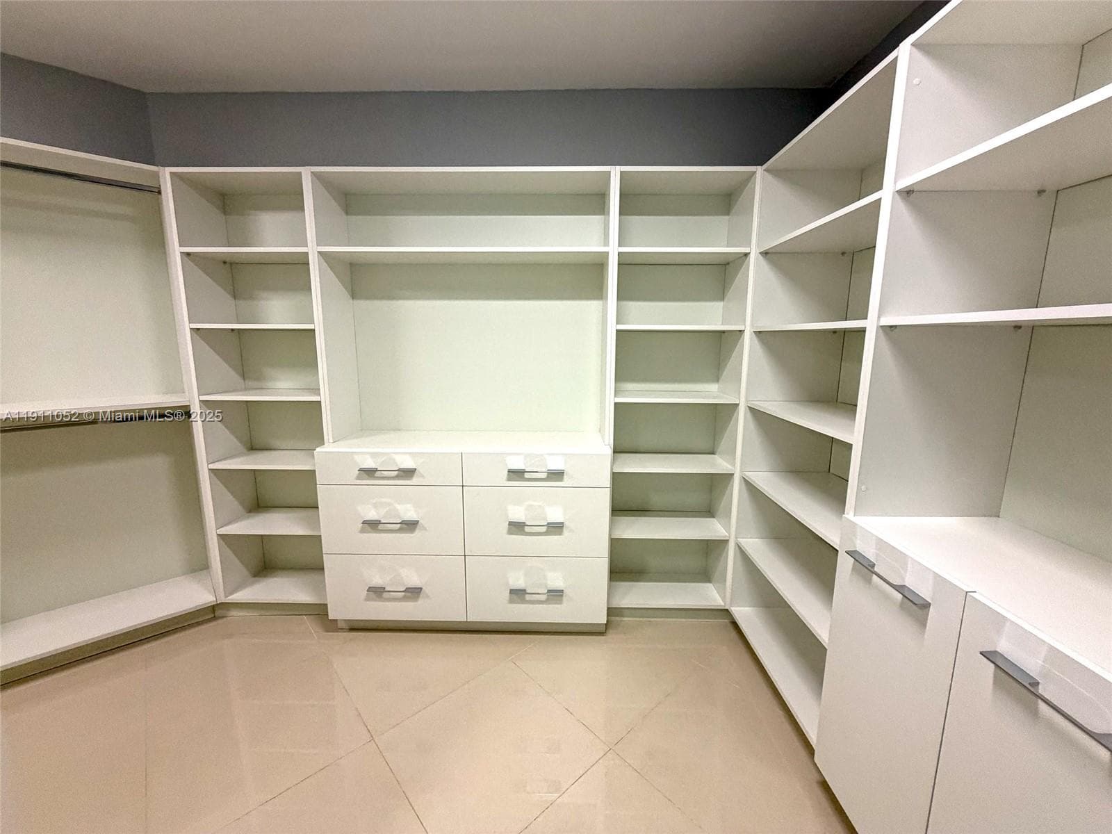 Azure Lake Condo · #228 in Miami - Photo 18