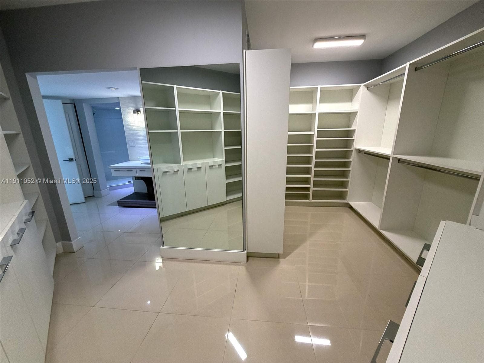 Azure Lake Condo · #228 in Miami - Photo 21