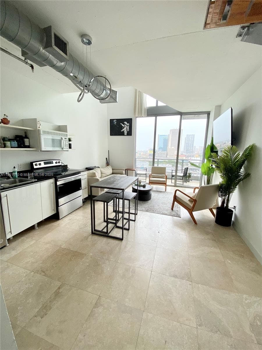 NEO VERTIKA CONDO · #1715 in Miami - Photo 4