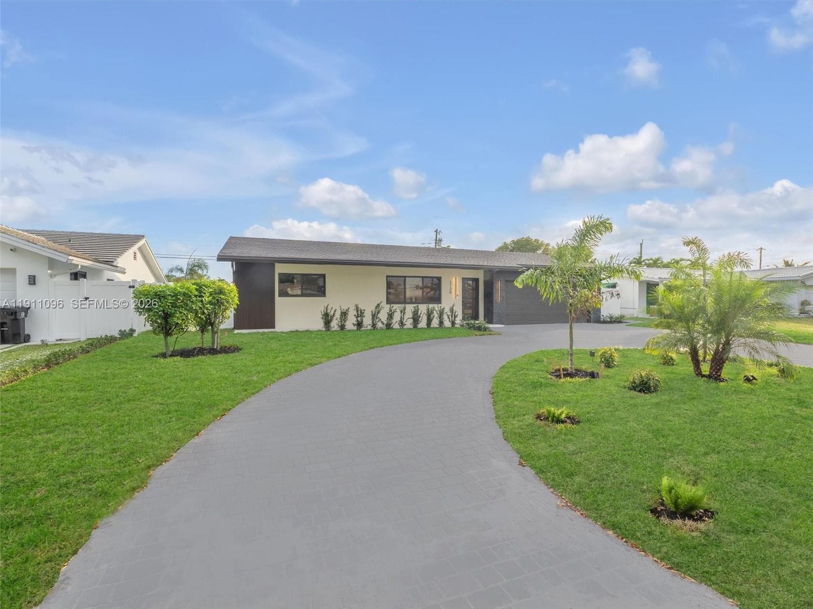 2120 NE 55th Ct photo 6