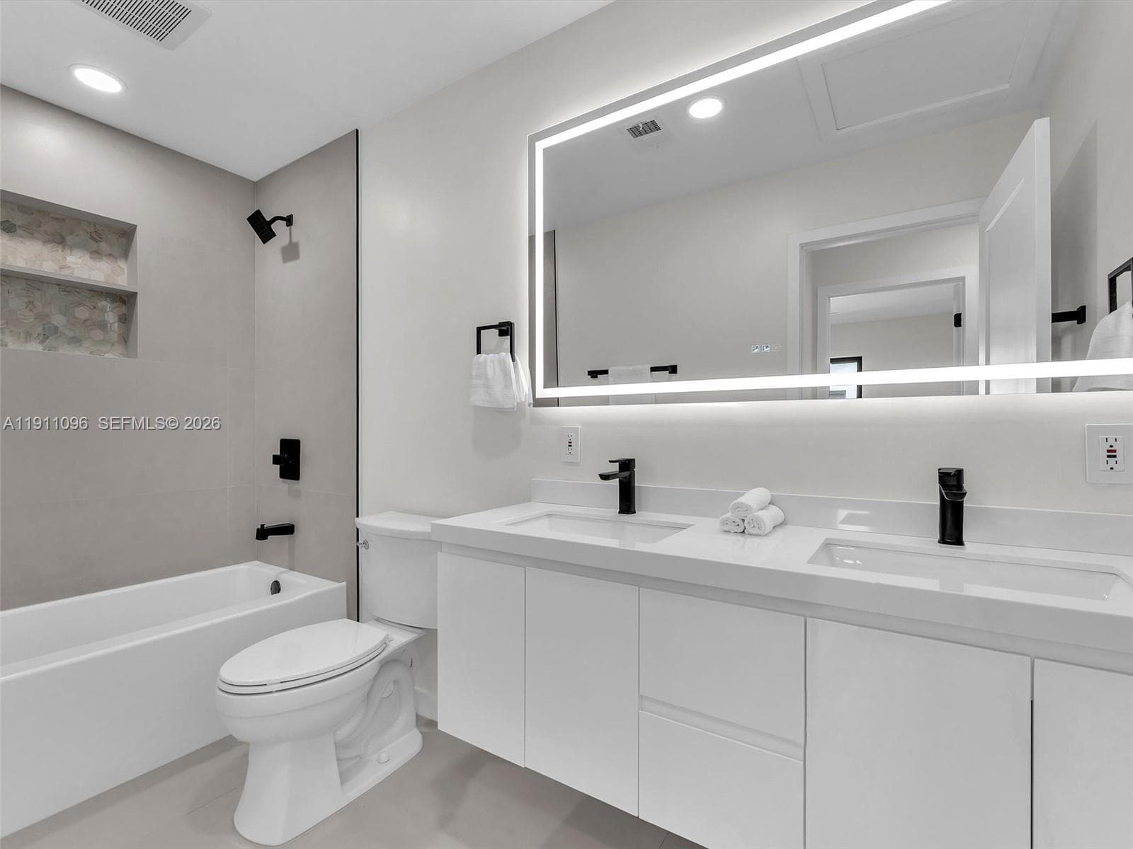 2120 NE 55th Ct photo 46