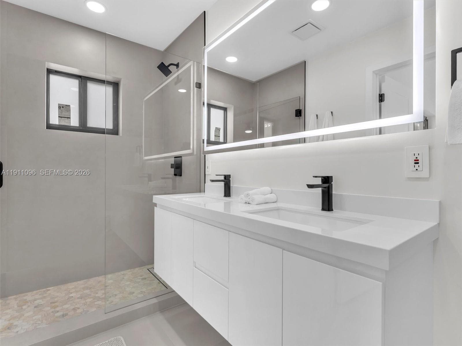 2120 NE 55th Ct photo 38