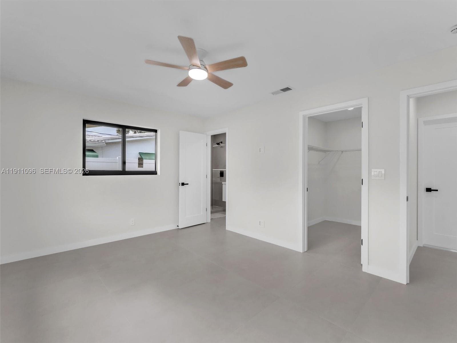 2120 NE 55th Ct photo 37