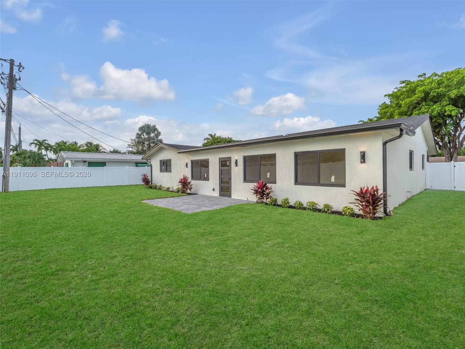 2120 NE 55th Ct photo 11