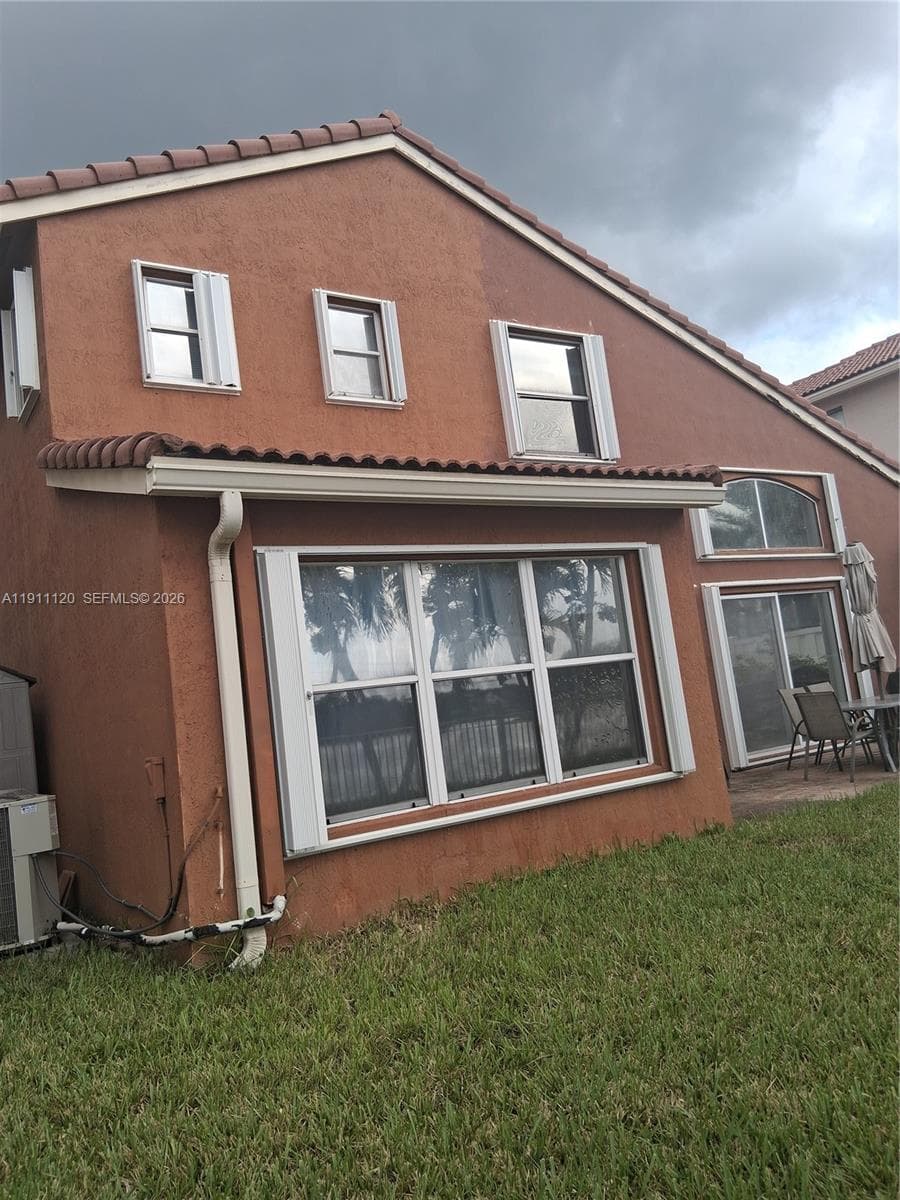 5245 SW 38th Ave photo 2