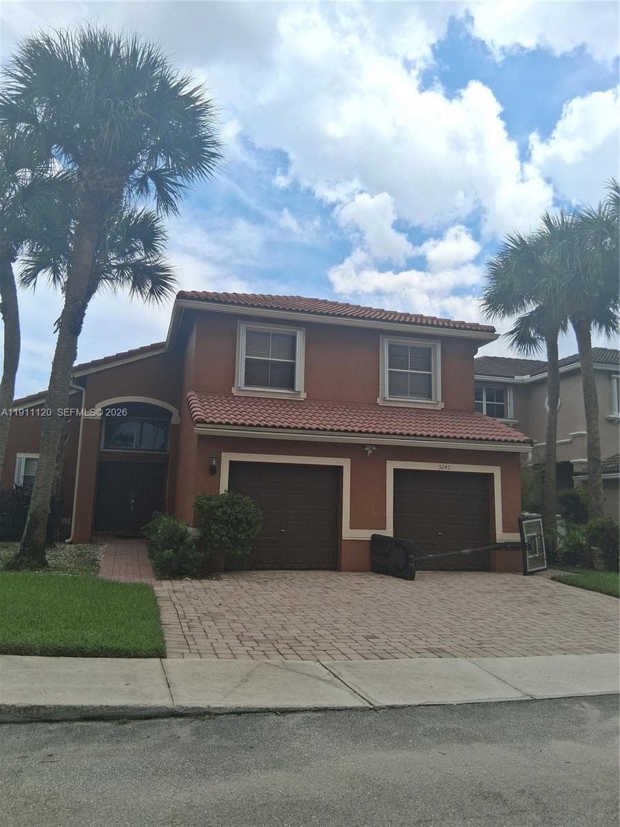 5245 SW 38th Ave photo 1