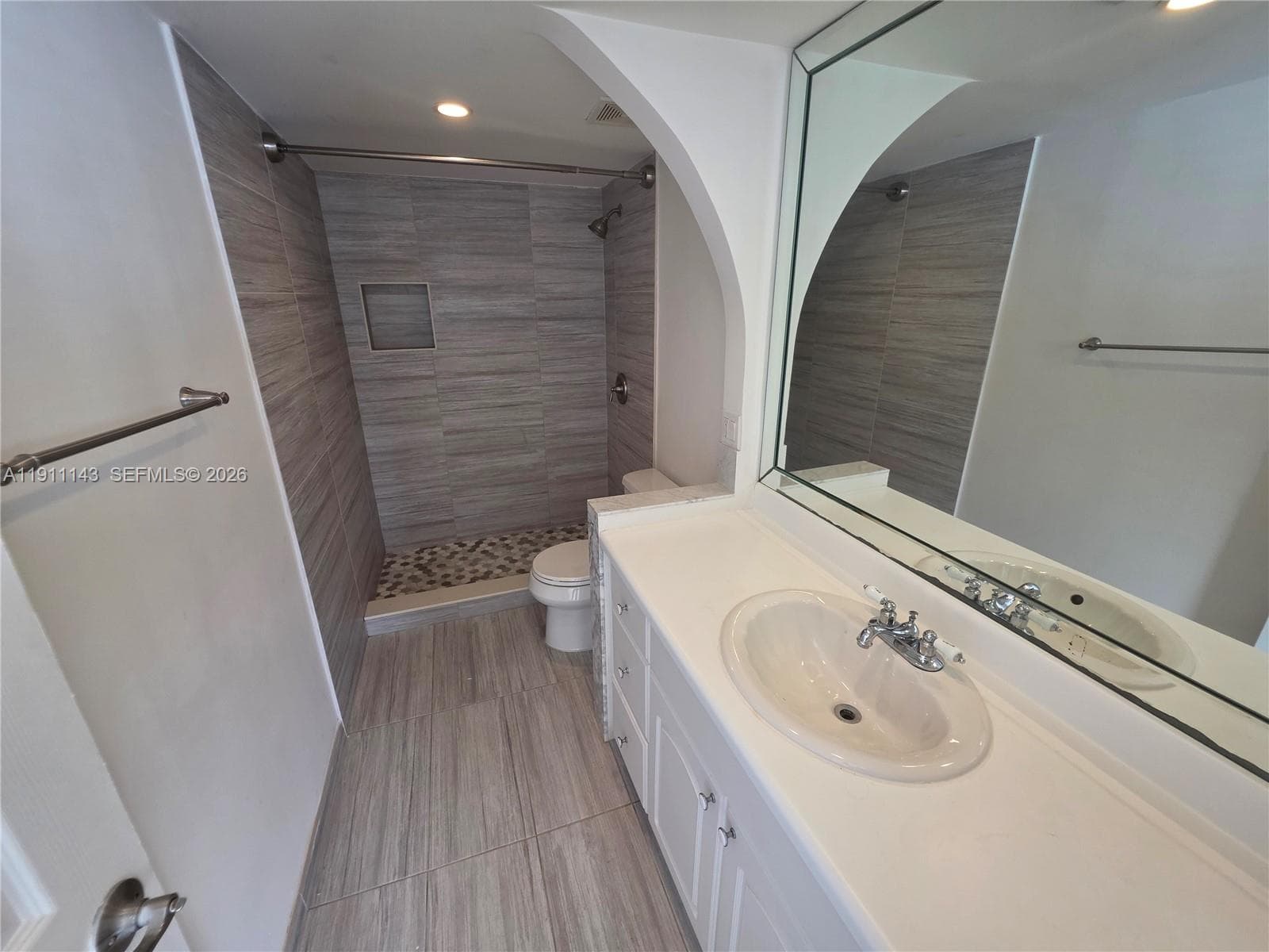 LA MAR BREEZE CONDO · #408 in North Miami Beach - Photo 11